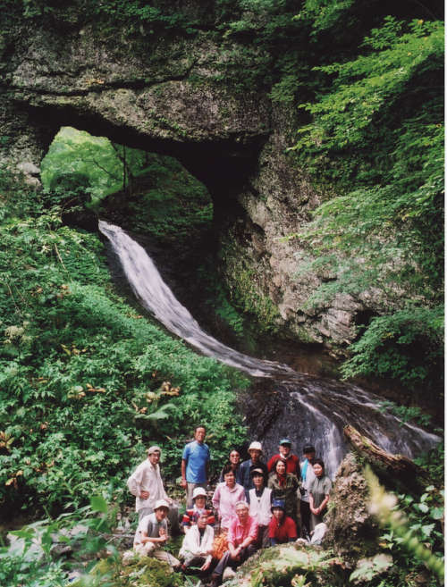 �΋��̌i�ς��o�b�N�ɂ���