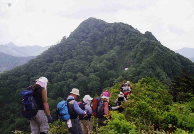 ���đq�R���͂邩�O���ɖ]��